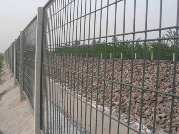 鐵路護欄網(wǎng) - 安平縣全昊金屬絲網(wǎng)制品有限公司圖片2
